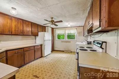 214 Sunset Street NW, Lenoir, NC 28645 - Photo 4