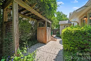 2230 Lockhart Dr, Charlotte, NC 28203 - Photo 32