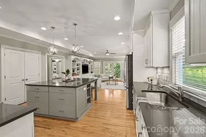 2230 Lockhart Drive, Charlotte, NC 28203 - Photo 8