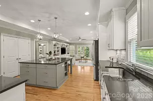 2230 Lockhart Dr, Charlotte, NC 28203 - Photo 8