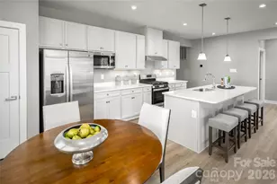 925 Heathway Dr, Charlotte, NC 28213 - Photo 4
