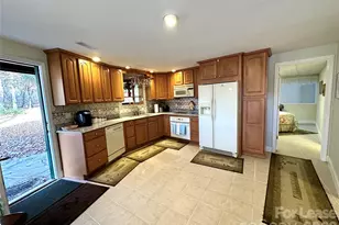 424 Lakeview Dr, Tryon, NC 28782 - Photo 4