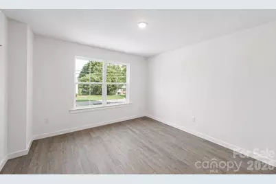 1050 5th Street NE, Hickory, NC 28601 - Photo 6
