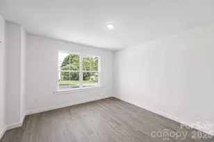1050 5th St NE, Hickory, NC 28601 - Photo 6