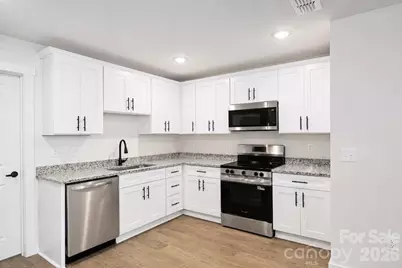 1050 5th Street NE, Hickory, NC 28601 - Photo 2