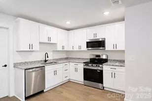 1050 5th St NE, Hickory, NC 28601 - Photo 2