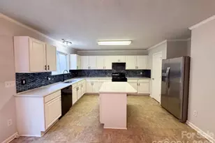 2502 Harwood Hills Ln, Charlotte, NC 28214 - Photo 2