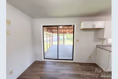 310 W Indiana Avenue, Bessemer City, NC 28016 - Photo 6