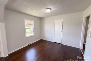 310 W Indiana Ave, Bessemer City, NC 28016 - Photo 4