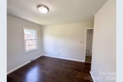 310 W Indiana Avenue, Bessemer City, NC 28016 - Photo 10