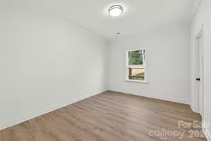 9000 Pinenoll Ln, Charlotte, NC 28215 - Photo 12
