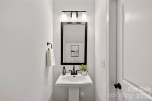 9000 Pinenoll Ln, Charlotte, NC 28215 - Photo 16