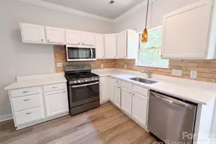 1604 Rocky Glen Ln, Charlotte, NC 28214 - Photo 2