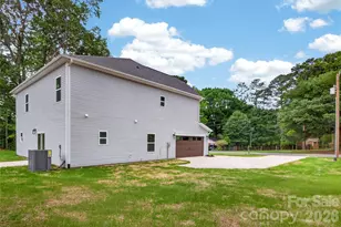 9006 Pinenoll Ln, Charlotte, NC 28215 - Photo 36