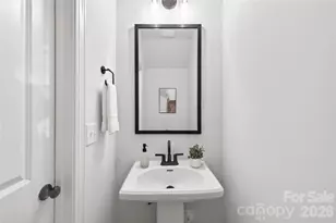 9006 Pinenoll Ln, Charlotte, NC 28215 - Photo 16