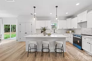 9006 Pinenoll Ln, Charlotte, NC 28215 - Photo 8