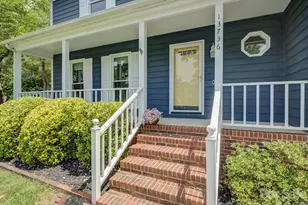 13736 Strathaven Dr, Matthews, NC 28105 - Photo 2