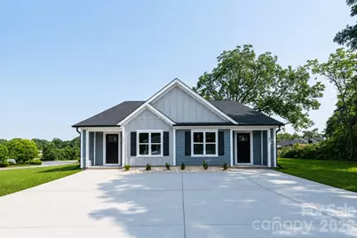 415-417 F Avenue SE, Hickory, NC 28602 - Photo 1