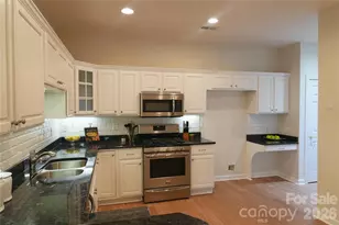 9920 Park Willow Dr, Charlotte, NC 28210 - Photo 12