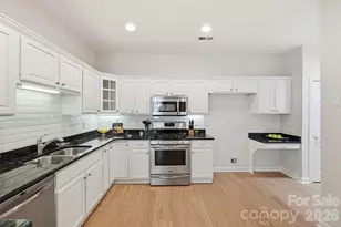 9920 Park Willow Dr, Charlotte, NC 28210 - Photo 12