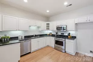 9920 Park Willow Dr, Charlotte, NC 28210 - Photo 10