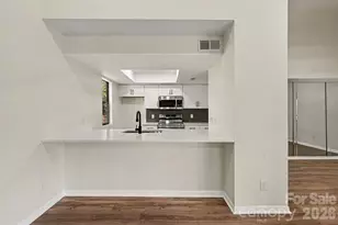 8027 Cedar Glen Dr, Charlotte, NC 28212 - Photo 4