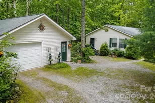 253 Royalwood Dr, Zirconia, NC 28790 - Photo 2