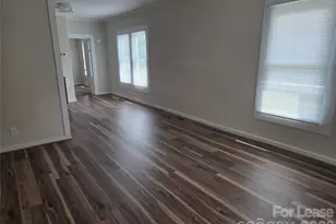 127 Maple St, Mooresville, NC 28115 - Photo 2
