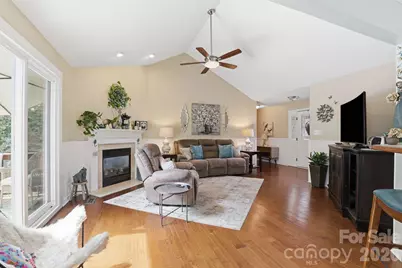 2918 24th Street Drive NE, Hickory, NC 28601 - Photo 4