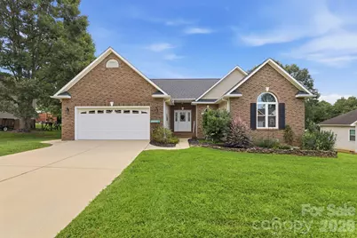 2918 24th Street Drive NE, Hickory, NC 28601 - Photo 1