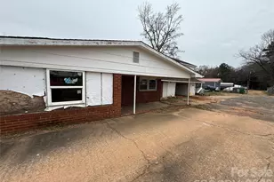 8106 Mt Holly Rd, Charlotte, NC 28214 - Photo 2