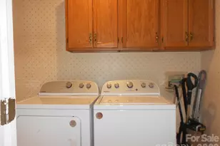 4002 Trehurst Ct, Charlotte, NC 28269 - Photo 16