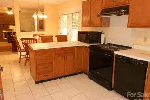 4002 Trehurst Ct, Charlotte, NC 28269 - Photo 14