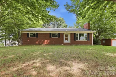 2613 26th Avenue NE, Hickory, NC 28601 - Photo 1