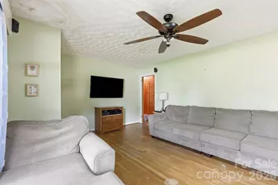 2613 26th Avenue NE, Hickory, NC 28601 - Photo 6