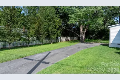 1320 14th Street Drive NE, Hickory, NC 28601 - Photo 6