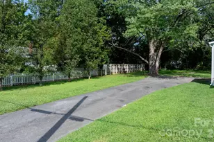 1320 14th St Dr NE, Hickory, NC 28601 - Photo 6
