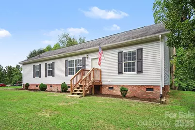 303 Hardin Circle, Grover, NC 28073 - Photo 2
