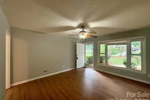 109 Holly Dr, Mount Holly, NC 28120 - Photo 4