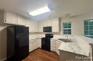 5517 Brook Falls Ct, Charlotte, NC 28269 - Photo 16