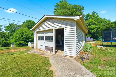701 E Iowa Avenue, Bessemer City, NC 28016 - Photo 32