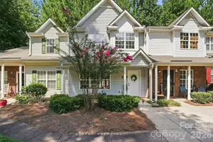 6766 Cypress Tree Ln, Charlotte, NC 28215 - Photo 2