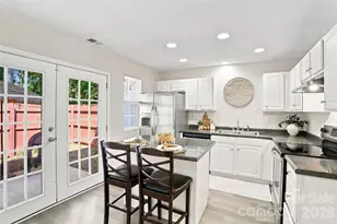 6766 Cypress Tree Ln, Charlotte, NC 28215 - Photo 10