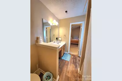3840 Mosscroft Lane, Charlotte, NC 28215 - Photo 32
