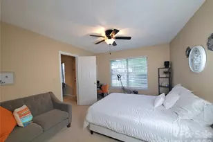3840 Mosscroft Ln, Charlotte, NC 28215 - Photo 6