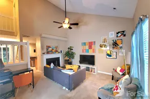 3840 Mosscroft Ln, Charlotte, NC 28215 - Photo 2