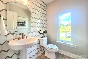 421 Prine Pl, Charlotte, NC 28213 - Photo 10
