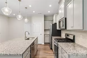 1368 Galloway Rd, Charlotte, NC 28262 - Photo 8