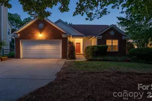 11320 Hunters Landing Dr, Charlotte, NC 28273 - Photo 2