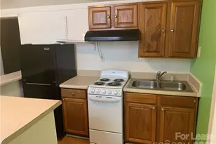 544 N Center St, Statesville, NC 28677 - Photo 6